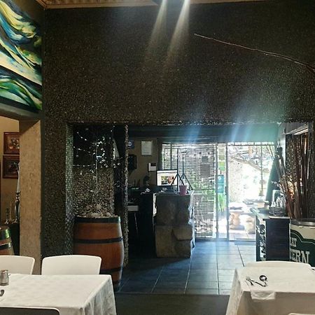 44 On Ennis Guest Lodge And Restaurant - No Load Sheddding Ermelo Buitenkant foto
